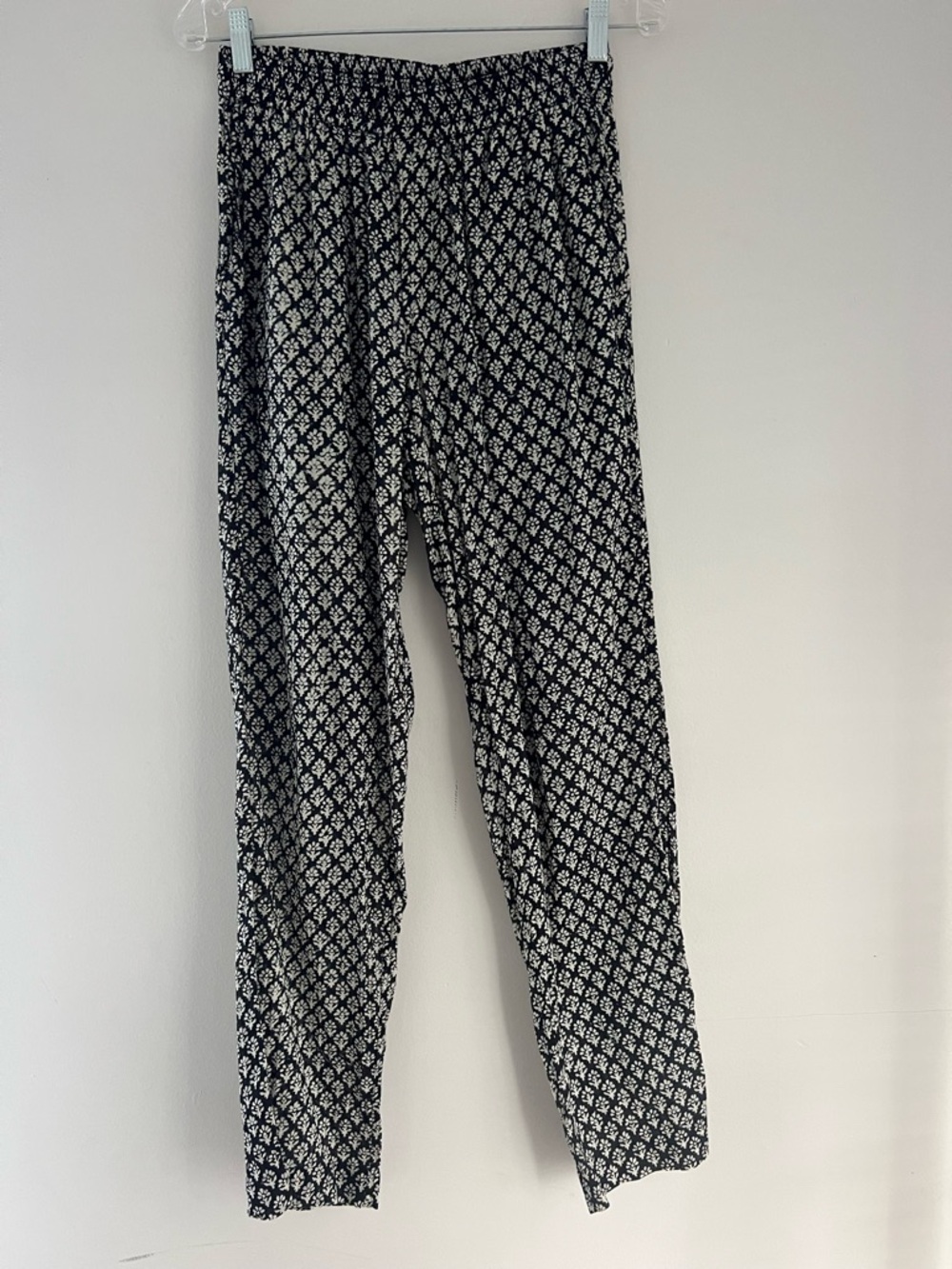 Black & White Printed Women's Pull-On Pants